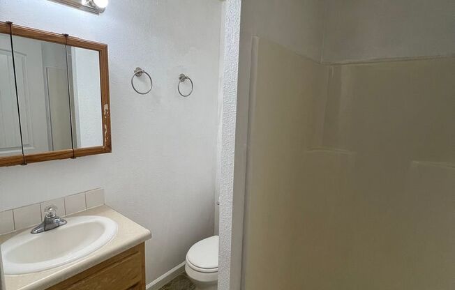 2 beds, 1 bath, $1,200