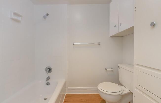 1 bed, 1 bath, 970 sqft, $1,421