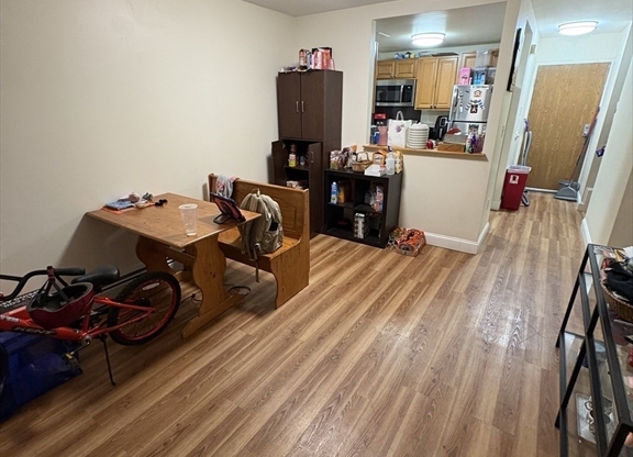 3 beds, 1 bath, $4,500, Unit 4