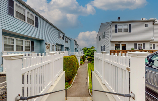 Beautiful 2 Bedroom Multi Level Condo