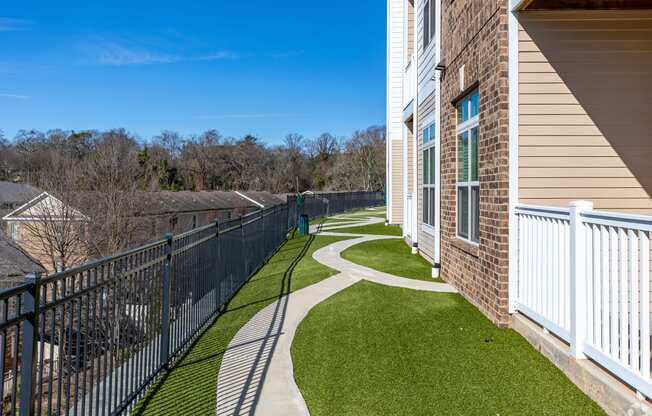 the preserve at ballantyne commons apartments balcony and grass