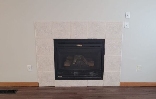 Milwaukie home- 3 bedroom 2.5 bath home with large shop! Great location
