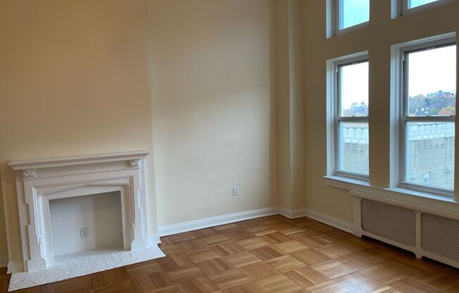 1 bed, 1 bath, 768 sqft, $2,450, Unit Royal York 1106