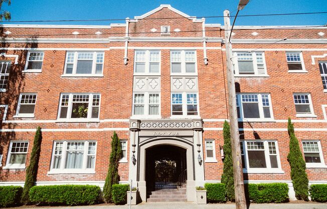 The Roy Vue Apartments