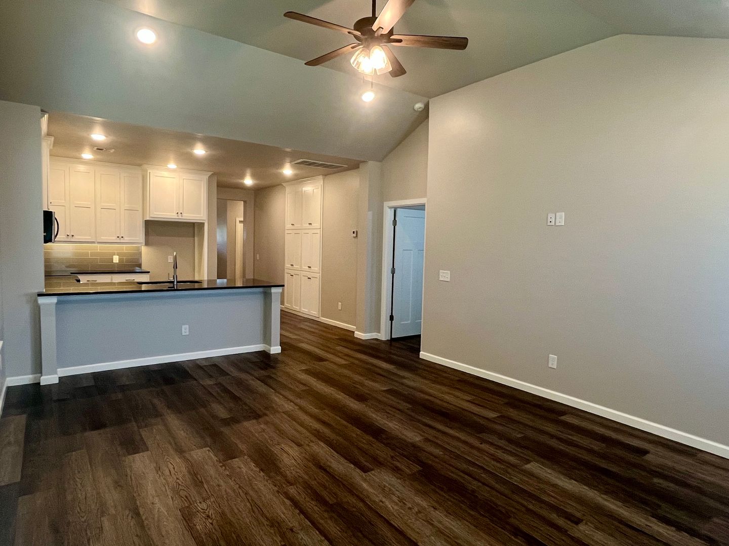 Beautiful 2 Bed 2 Bath!