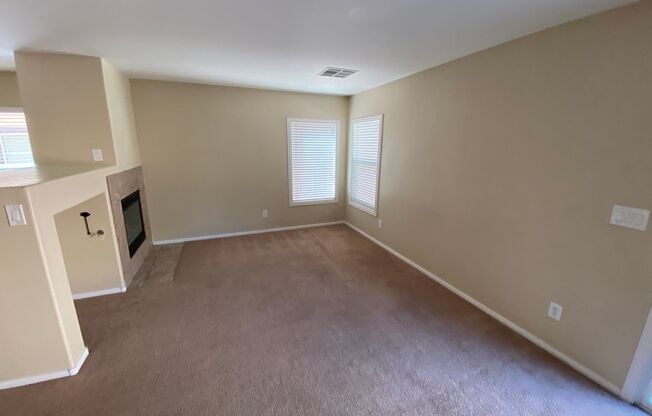 Wonderful 3 bed/2.5 bath home located in Summerlin
