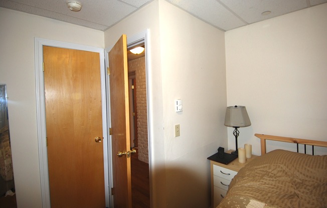 2 beds, 1 bath, $2,995, Unit GBR