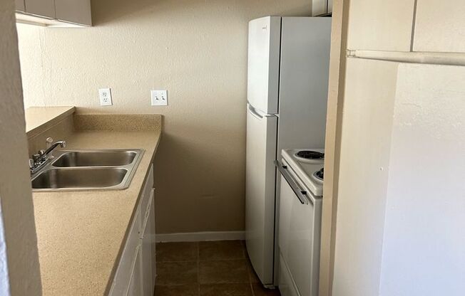 1 bed, 1 bath, 720 sqft, $1,400, Unit 1-1660-B