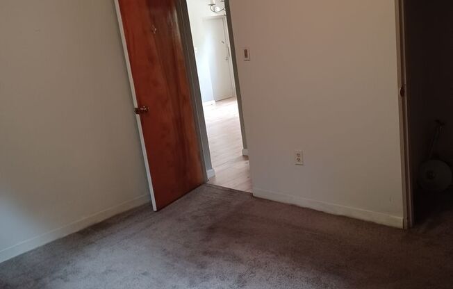 2 beds, 1 bath, $900, Unit Unit 2