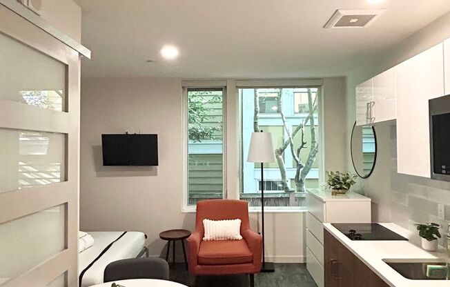 Studio, 1 bath, 244 sqft, $1,575, Unit 205 - Furnished