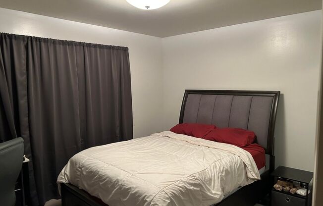 1 bed, 1 bath, 350 sqft, $950, Unit Upstairs