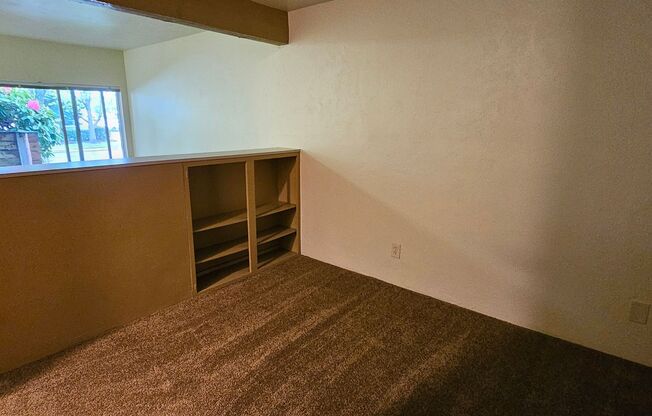 Studio, 1 bath, 350 sqft, $1,095, Unit 08