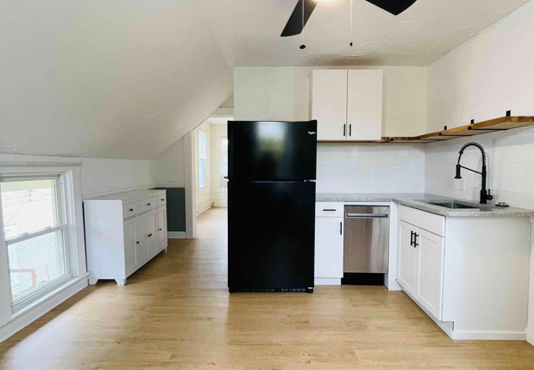 2051 W 45 ST
