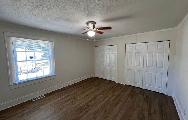 3 beds, 1 bath, $1,595