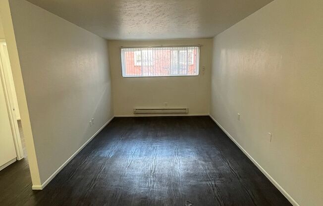2 beds, 1 bath, 700 sqft, $1,175, Unit 08B