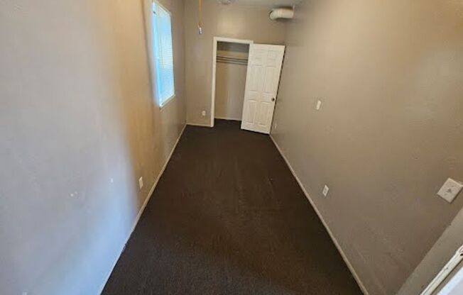 3 beds, 1 bath, $1,200, Unit 4 Upper