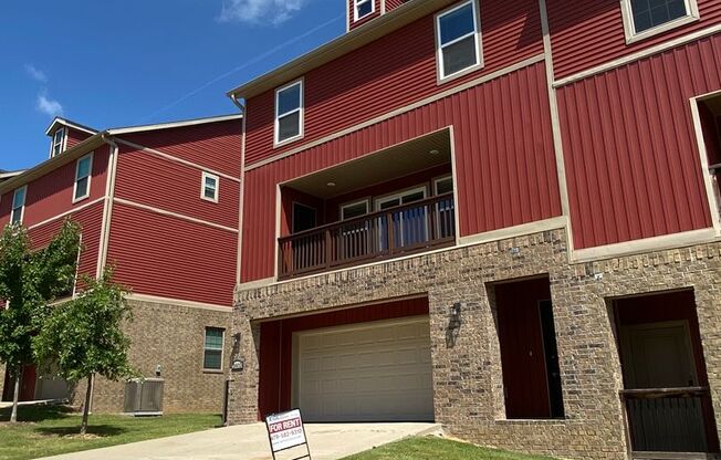 Brand New Three Bed Townhome- Fayetteville AR!