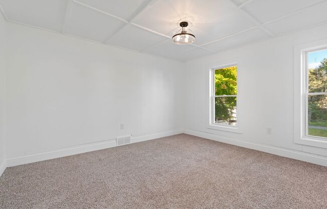 SCORE 50% OFF 1ST MONTH'S RENT IF SIGNED BY DEC 5! Beautiful 3 bedroom home in Beaver Falls available now!