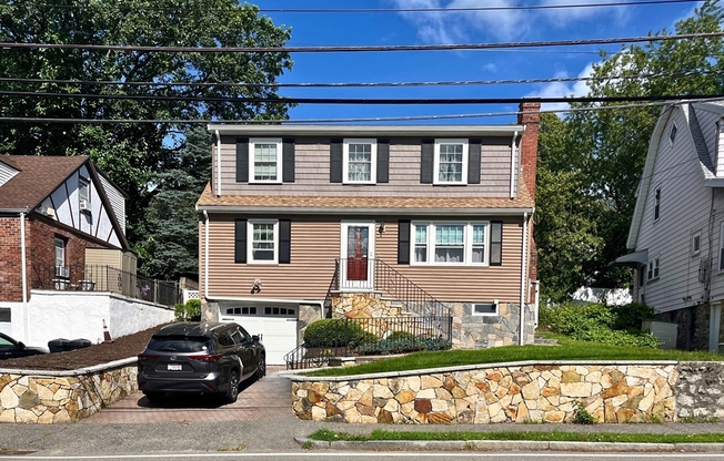469 APPLETON ST