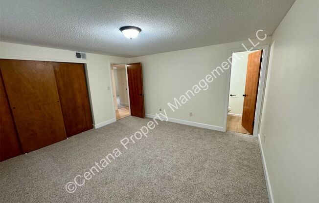 3 beds, 1.5 baths, $1,300, Unit 7