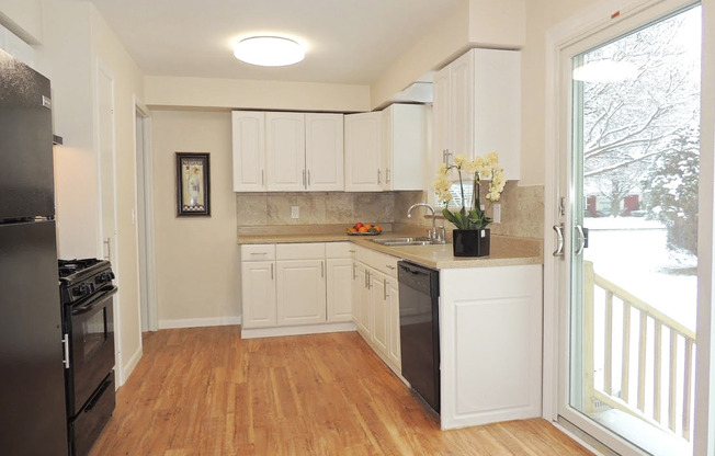 3 Bed - 2 Full Bath Cape Cod for Rent in Euclid!