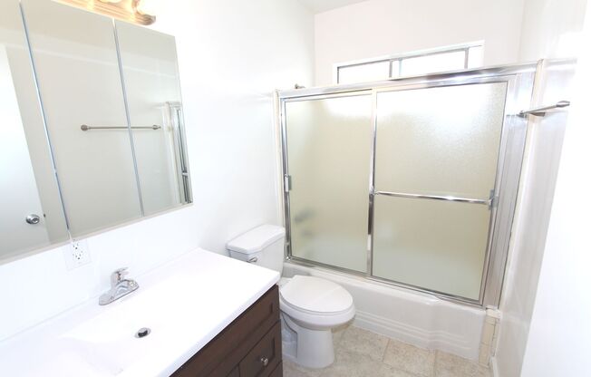 Studio, 1 bath, 450 sqft, $1,550, Unit 22