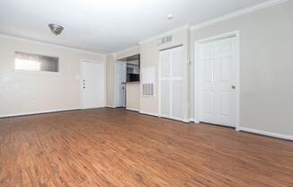 1 bed, 1 bath, 681 sqft, $1,100