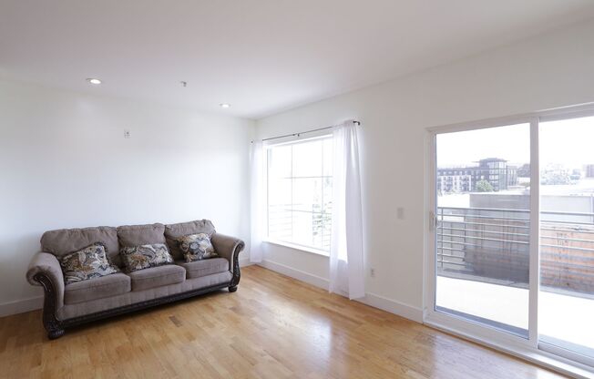 371 30th St #201 - 1 Bedroom | 1 Bath | Condo