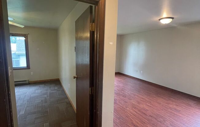 1 bed, 1 bath, $580, Unit 208