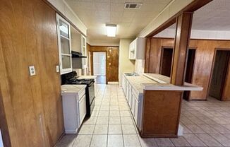 3 beds, 2 baths, $1,395