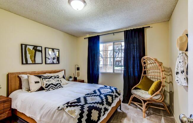 1 bed, 1 bath, 650 sqft, $2,698