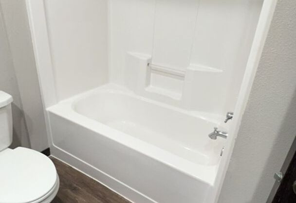 1 bed, 1 bath, 735 sqft, $1,097, Unit 121