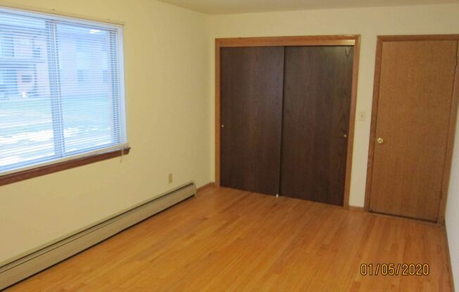 3 beds, 2 baths, $1,200, Unit 07