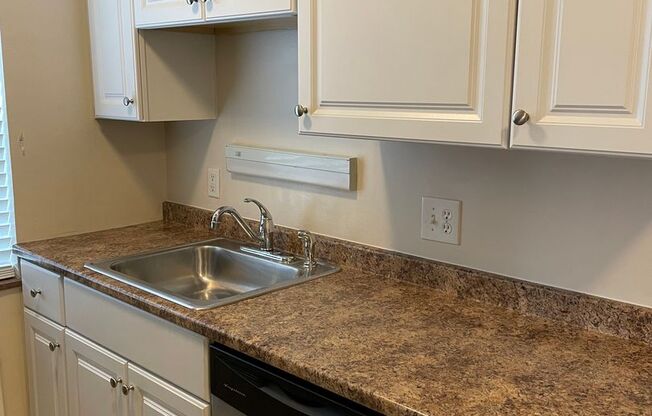 Studio, 1 bath, 400 sqft, $945, Unit 08