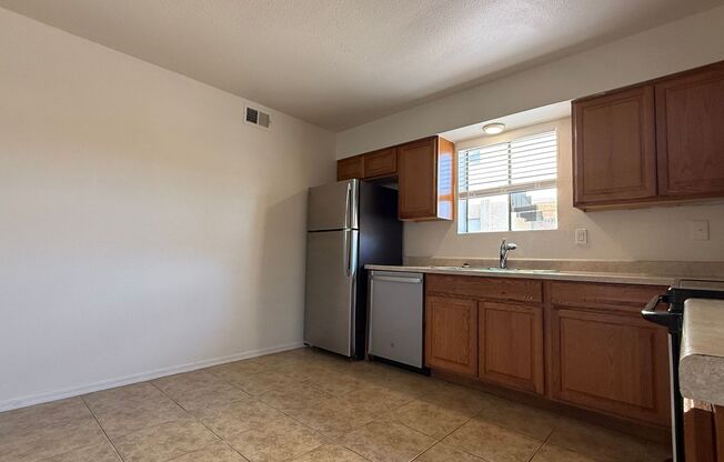 2 beds, 1 bath, $1,200, Unit # 105