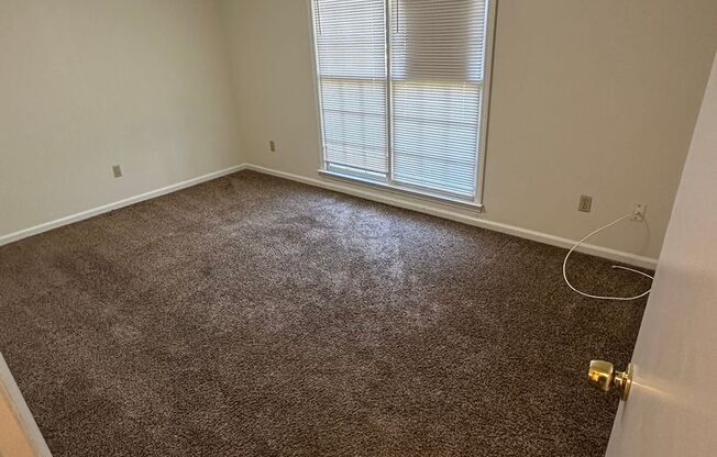 2 beds, 1 bath, 882 sqft, $725, Unit A