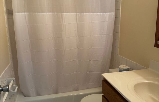 2 beds, 1 bath, 756 sqft, $1,250, Unit 822-304