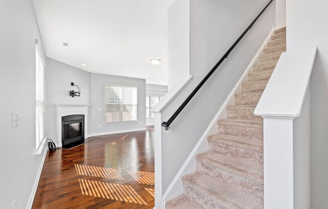 Bright & Spacious End-Unit Townhome in Flowers Plantation