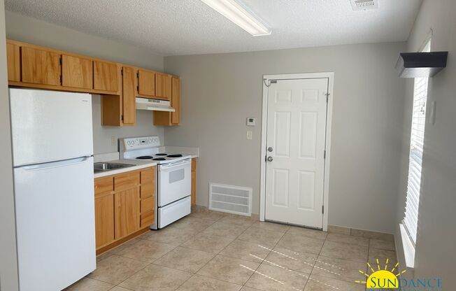 Great 2 Bedroom 1 bath Duplex in Navarre!