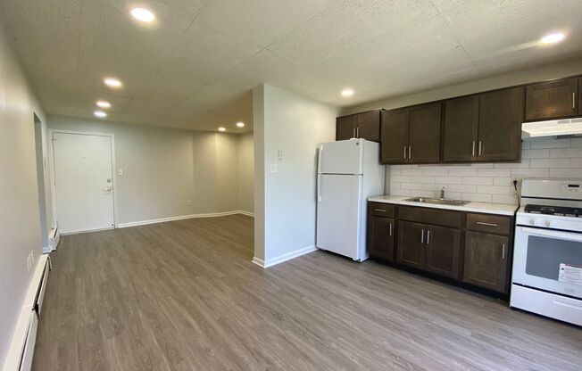 1 bed, 1 bath, 600 sqft, $1,450, Unit D - 14