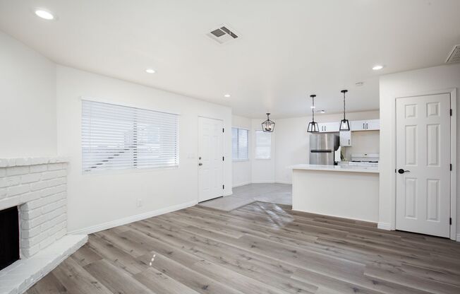 Completely remodeled 2nd floor unit near Summerlin