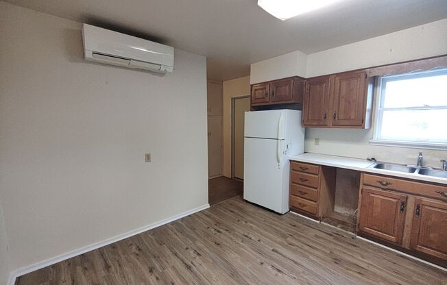 2 beds, 1 bath, $1,995