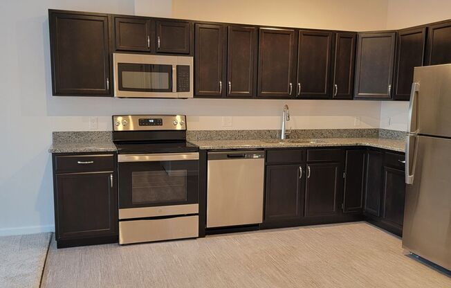 1 bed, 1 bath, 738 sqft, $1,175, Unit 323
