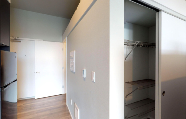 Studio, 1 bath, 374 sqft, $1,355, Unit 216