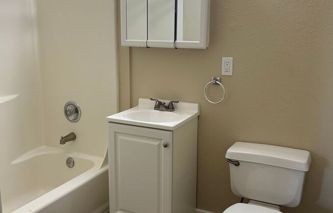 (384) Four Wings - 2 Bedroom  / 1 Bathroom
