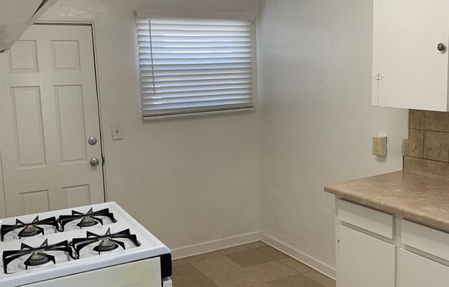 2 beds, 1 bath, $2,200