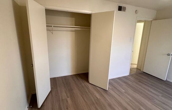 1 bed, 1 bath, 700 sqft, $1,024, Unit LAW11-221