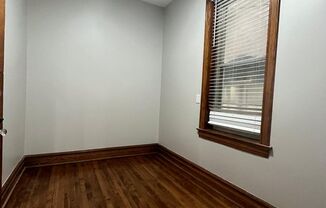 2 beds, 1 bath, $1,100, Unit #1R