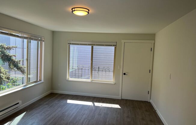 2 beds, 1 bath, 800 sqft, $2,659, Unit Unit 1