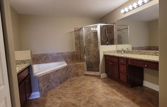 2 beds, 2 baths, 1,351 sqft, $2,400, Unit 427